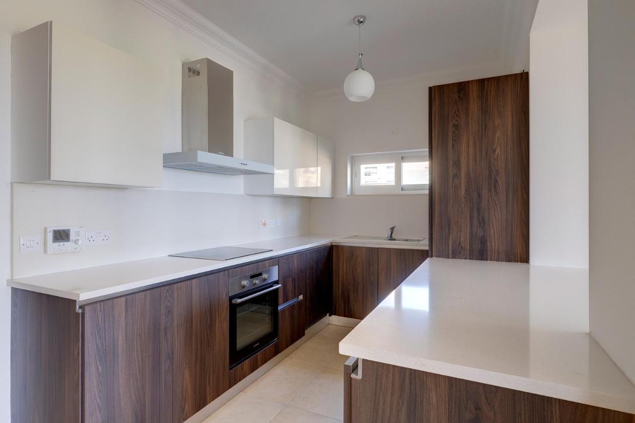 Seafront Lux Apart Inc Pool, Upmarket Area 슬리에마 외부 사진