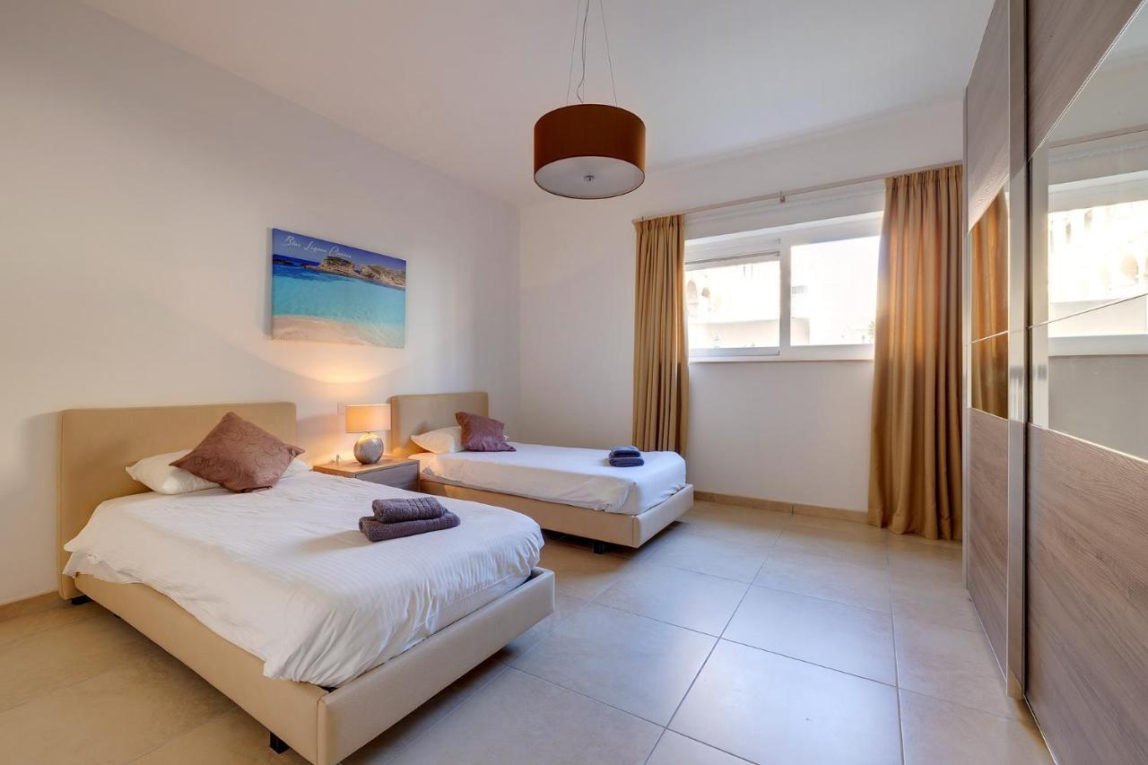 Seafront Lux Apart Inc Pool, Upmarket Area 슬리에마 외부 사진