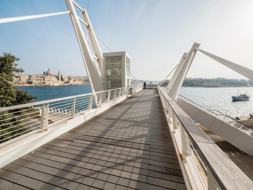 Seafront Lux Apart Inc Pool, Upmarket Area 슬리에마 외부 사진