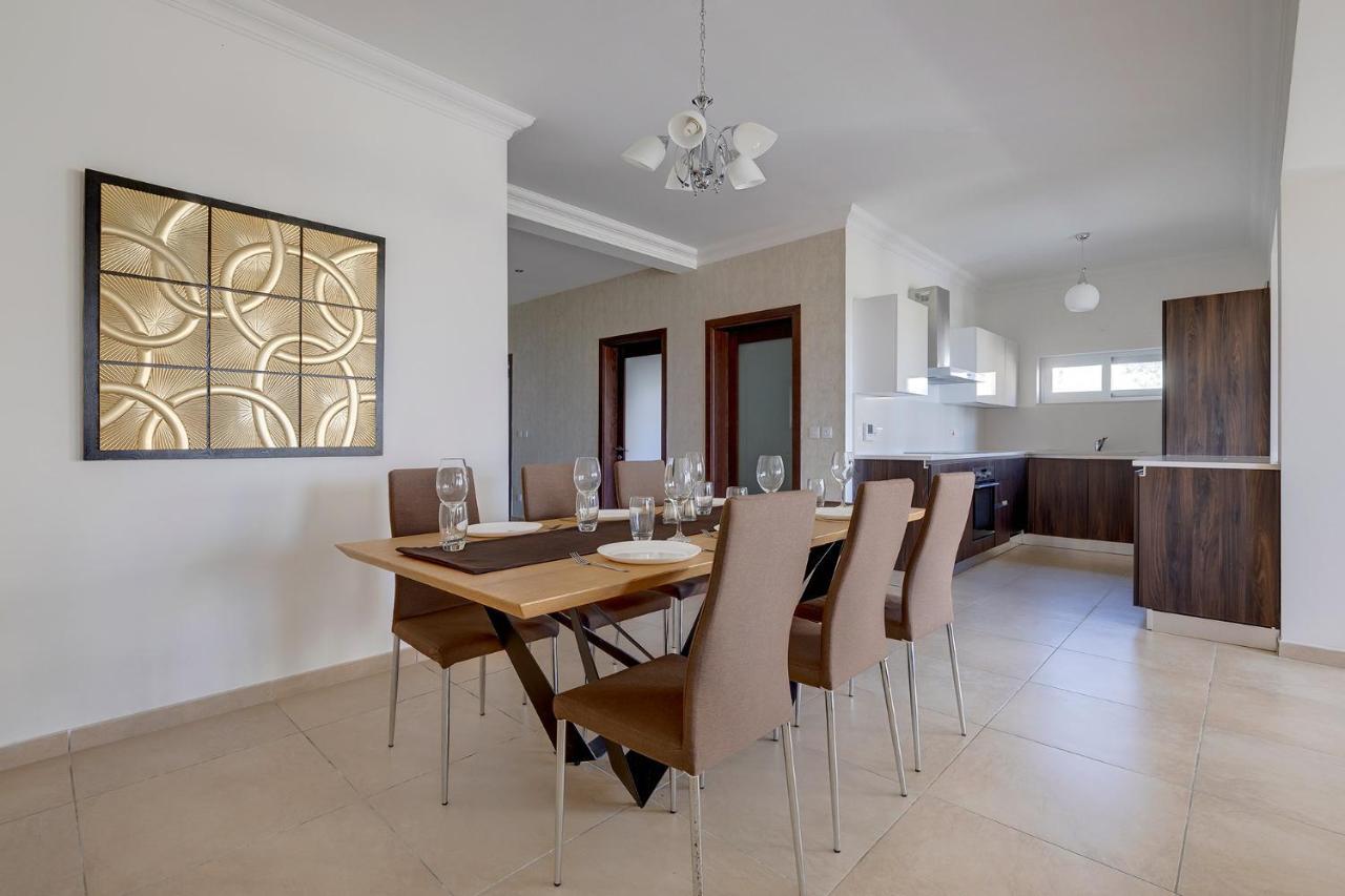 Seafront Lux Apart Inc Pool, Upmarket Area 슬리에마 외부 사진