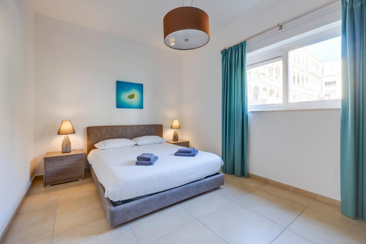 Seafront Lux Apart Inc Pool, Upmarket Area 슬리에마 외부 사진