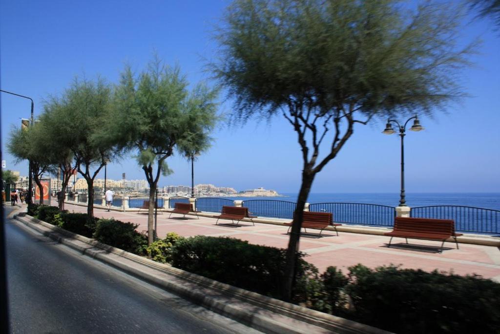 Seafront Lux Apart Inc Pool, Upmarket Area 슬리에마 외부 사진