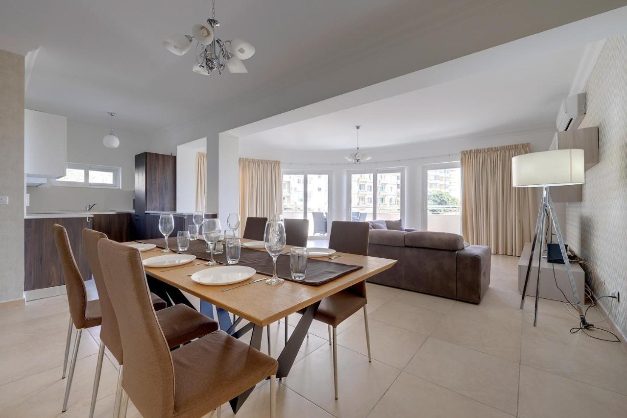 Seafront Lux Apart Inc Pool, Upmarket Area 슬리에마 외부 사진